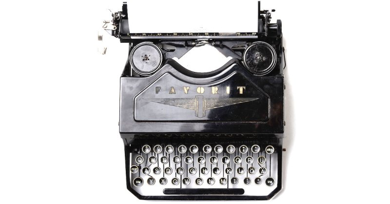 Typewriter photo by Florian Krauer on Unsplash